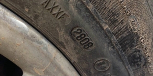 Когда менять старые шины?