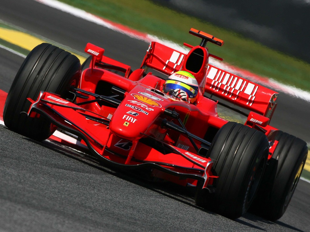 Феррари поддерживает команды Формулы 1 с тремя автомобилями