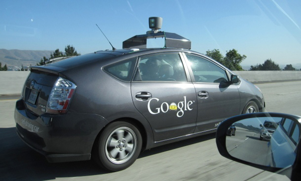 Беспилотный автомобиль “Google” будет лихачить