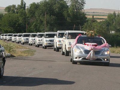 Длина свадебных кортежей в Киргизии будет заметно ограничена