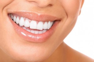 Современная безопасная процедура отбеливания зубов